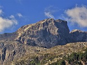 16 Zoom sul massicio roccioso del Cabianca (2601 m)